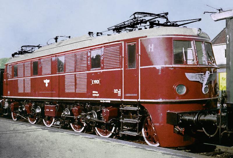 E1901 innerhalb eines Lokzuges Ri. Nrnberg. Aufn. 1985