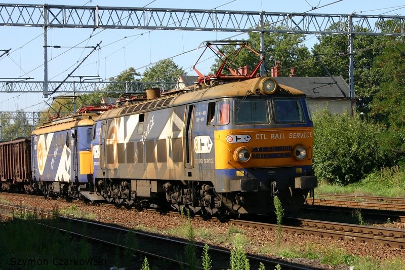 E201-477 (ET22) und ET13-001 der CTL Rail in Chybie am 22.09.2006