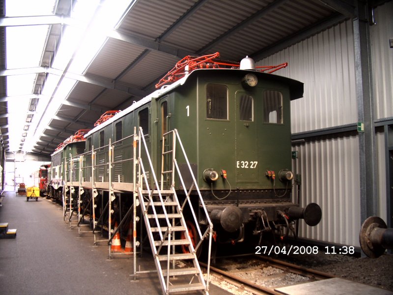 E32 27 steht in Bochum-Dahlhausen