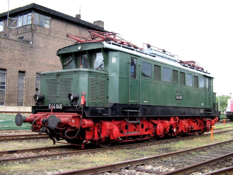 E44 045 beim Chemnitzer Heizhausfest am 25.08.06