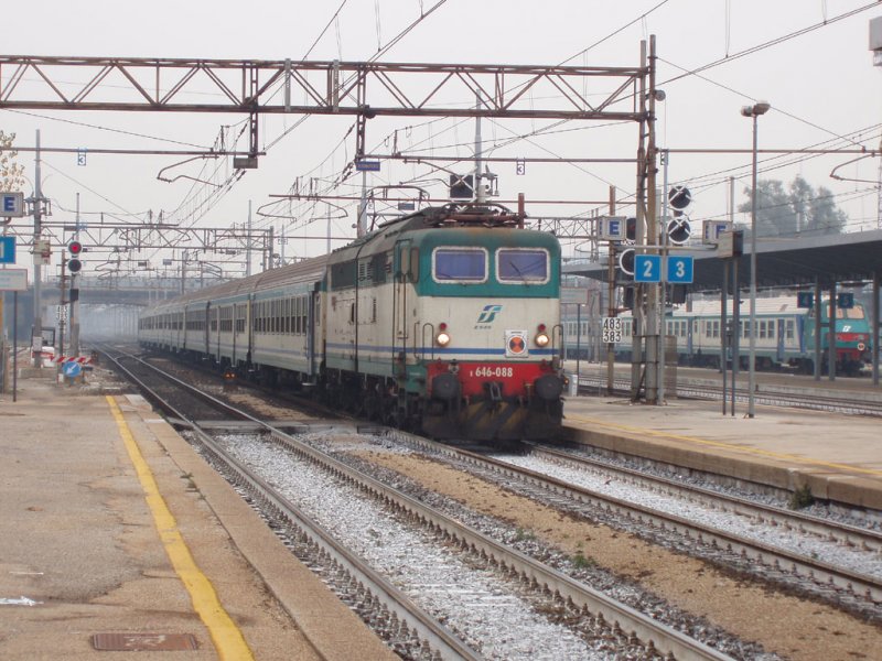 E646 088 mit einem Regiozug nach Triest in Venedig Mestre