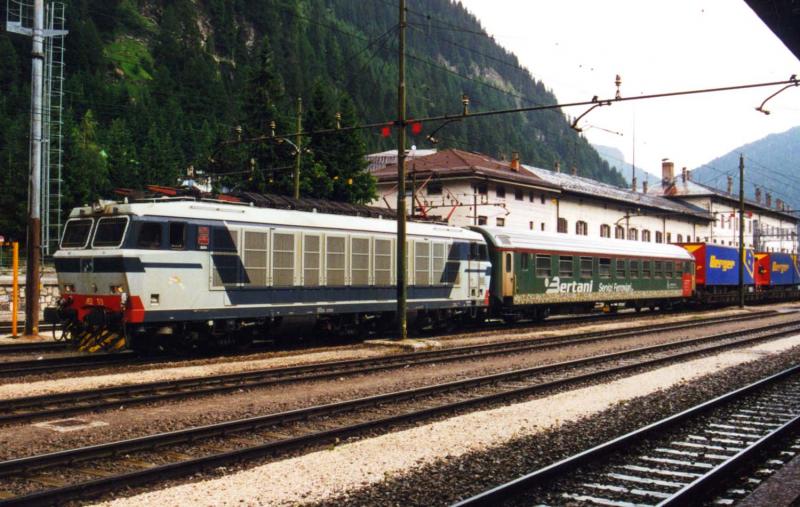 E652 173 in Juli 2001 in Bhf Brenner