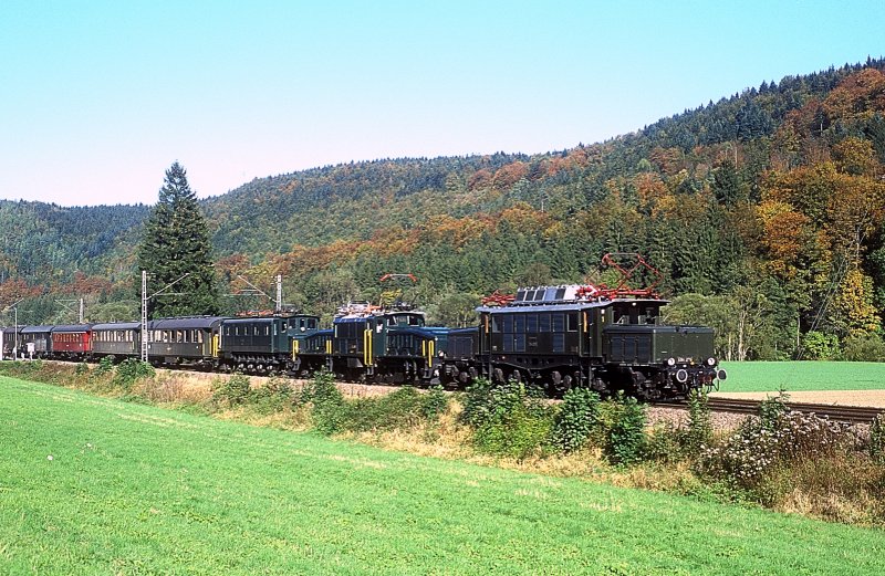 E94 279 + SBB 14305 + 10 905  bei Sulz ( Neckar )  17.10.99