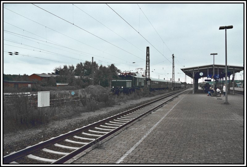 E94 279 rollt mit einem Sonderzug aus dem Bahnhof Haltern am See Richtung Mnster (Westf).