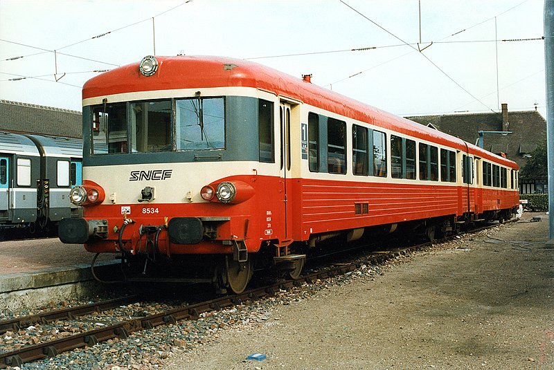 EAD X 8534 im Kopfbahnhof von Deauville. 07.1997