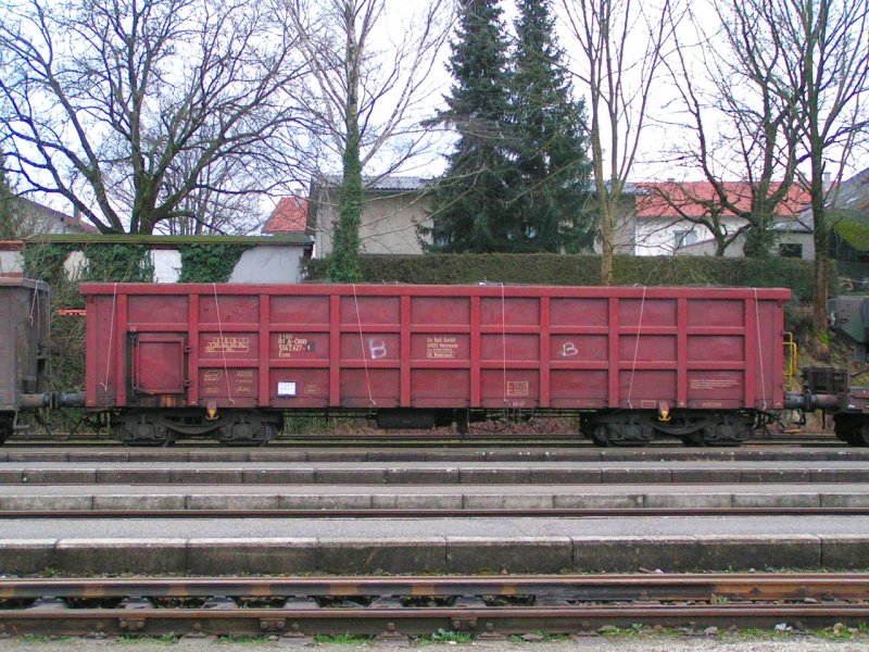 Eaos 31815342627-1(f.Schrott) eingereiht in Gterzug am Bhf. RIED i.I.070215