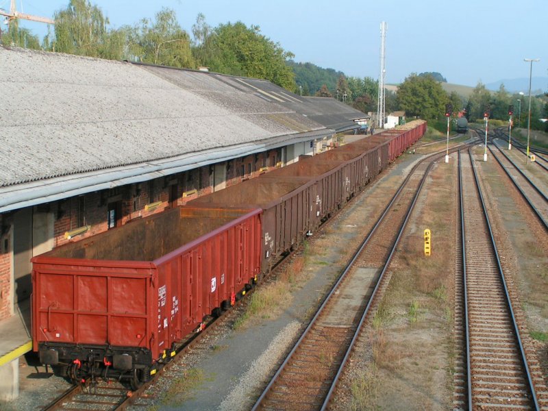 Ea*s 15 an der Zahl, bereitgestellt fr die Rbenkampagne 2006 (Bhf. RIED i.I. 2006-09-29)