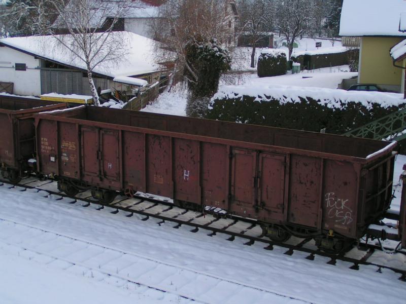 Eas-u 31 81BB 597 9 830-1 fr Schrotthndler am Bhf. RIED i.I. bereitgestellt (2005-11-27)