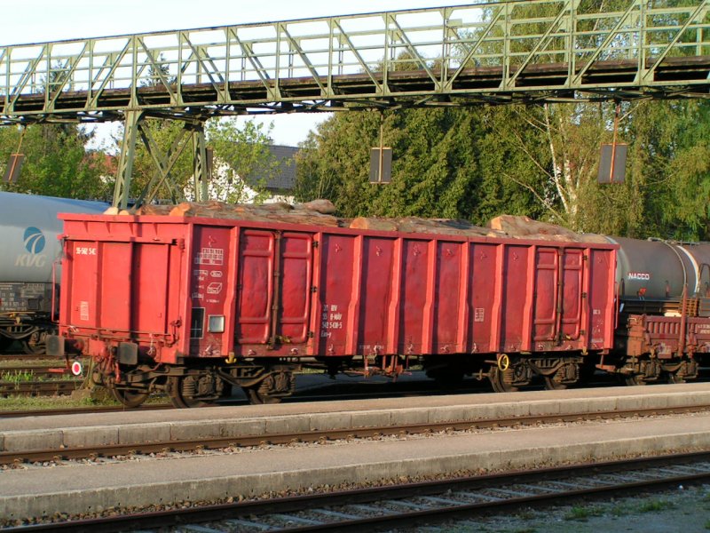 Eas-y 31555425438-5 mit Rundholz beladen, fhrt gerade mit G68800 in den Bhf. RIED i.I.; 080428