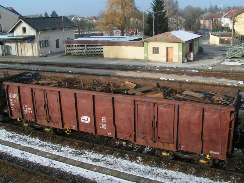 Eas_31815978218-0 mit Ladegut  Schrott ; schn zu sehen auch die Ladungssicherung mit feinmaschigem Gittergewebe; 071221