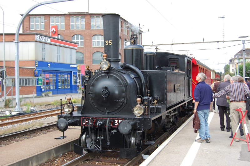 Eb 2/4 im Bahnhof Arbon am 9. 9. 2007
Diese Alte Dampflokomotive ist ein sehr seltener Gast im Raum Bodensee.