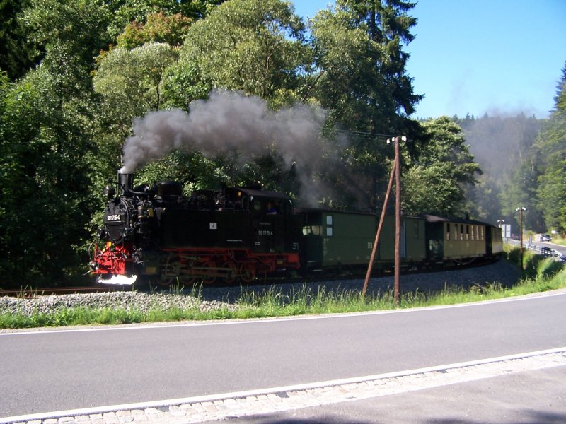 Ebenfalls 99 1715 mir Personenzug kurz nach dem Hp. Andreas-Gegentrum-Stolln, 31.08.2008