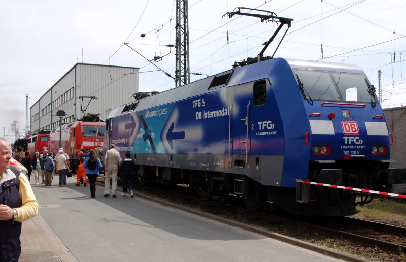 Ebenfalls als Exponat aus der Albatros-Flotte wurde in Seelze 152 136 ausgestellt.