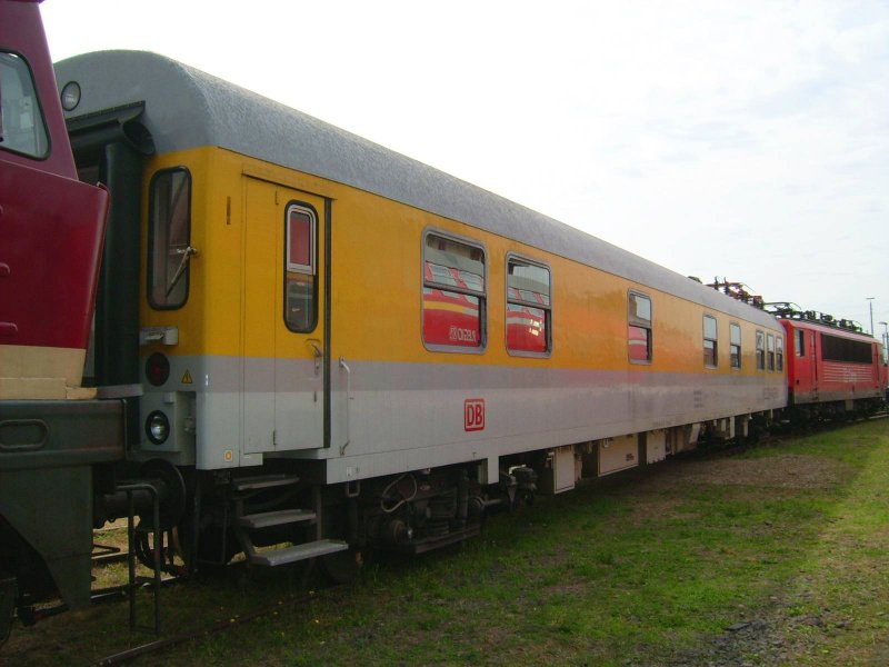 Ebenfalls ausgestellt wurde dieser Messwagen auf dem Sommerfest in Halle/Saale. Fotografiert am 06.07.08 im DB-Museum.