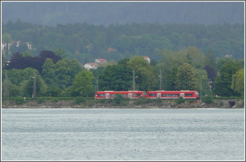 Ebenfalls vom Schiff aus zwischen Wasserburg und Lindau sah ich zwei ausfahrende 650er auf dem Damm, der von der Insel aufs Festland fhrt. (26.05.2008)