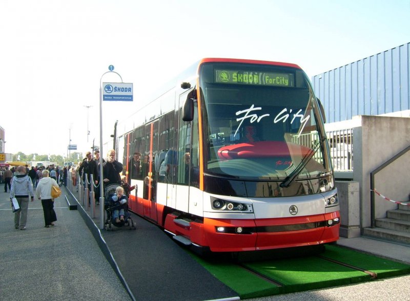 Ebenfalls von Skoda: Die Straenbahn  For City  auf der Innotrans am 28.09.08.