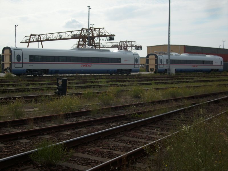 Ebenfalls von der Verbindungsstrae aus aufgenommen am 17.August 2009 in Mukran:Russische-VELARO-Mittelwagen.