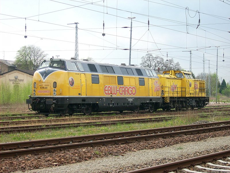 EBW 08 und eine V100 der EBW warten in Dbeln Hbf auf neue Aufgaben.
