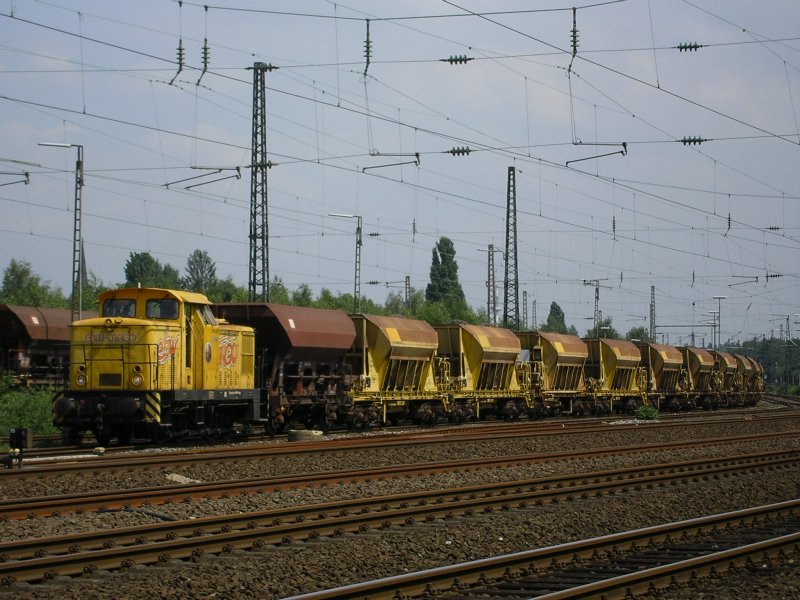 EBW Cargo 60.05 mit Gleisbau-Schotterwagen beim rangieren.(25.07.2008) 