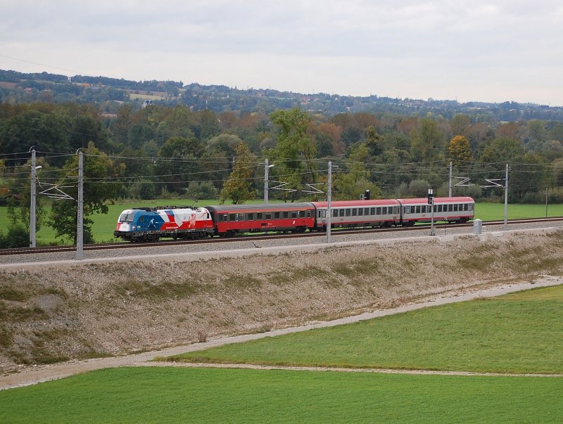 EC 101  Joze Plecnik  in der Kurzversion (Ersatzgarnitur) 
aber dafr mit der 1216 226 war am
02.10.2008 auf der neuen Bahntrasse 
zwischen Schlierbach und Kirchdorf unterwegs.