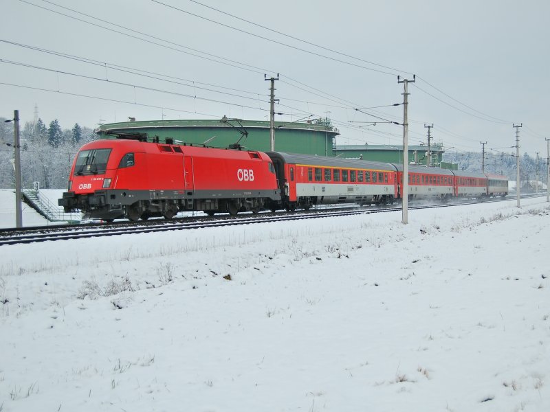 EC 101  Joze Plecnik  rauschte am 15.11.2007
beim Tanklager Krift bei Kremsmnster vorbei.
Zuglok war die 1116 243.