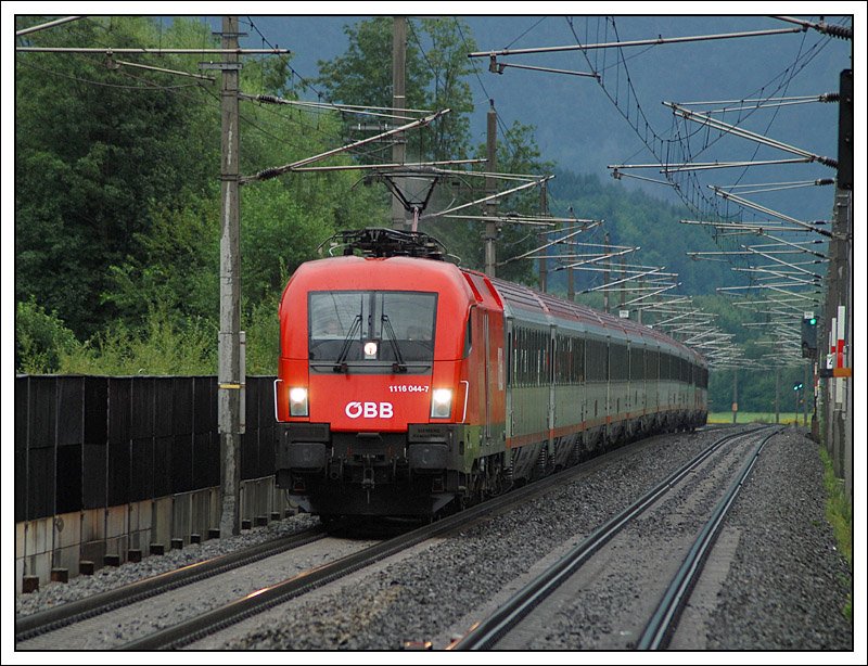 EC 114  W�rthersee  von Klagenfurt Hbf nach Dortmund Hbf war am 23.8.2008 mit 1116 044 bespannt. Die Aufnahme entstand kurz vor der Durchfahrt der S-Bahnstadion Kuchl.