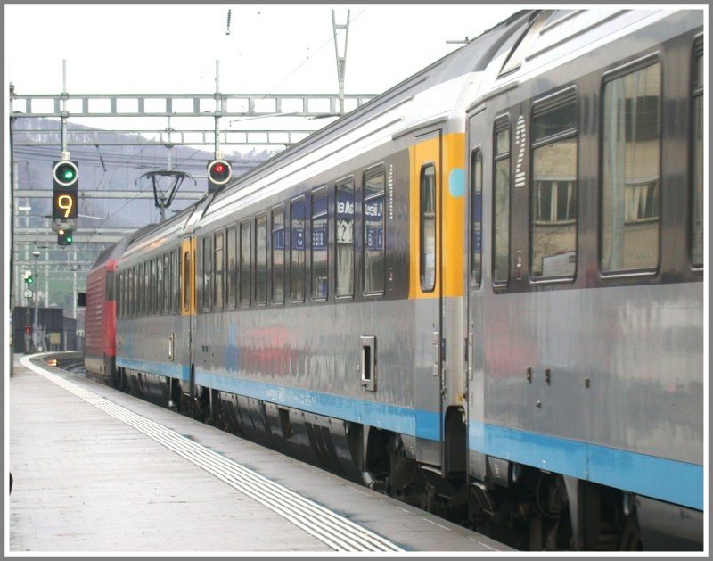 EC 130 Cisalpino Verbano aus Milano hat Ausfahrt aus Gleis 3 in Liestal Richtung Basel SBB.(05.12.2006)