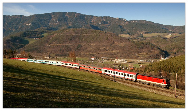 EC 159 Croatia von Wien nach Zagreb Glavni Kolod. aufgenommen am 30.3.2008 auf der Semmering Nordrampe kurz vor Eichberg.