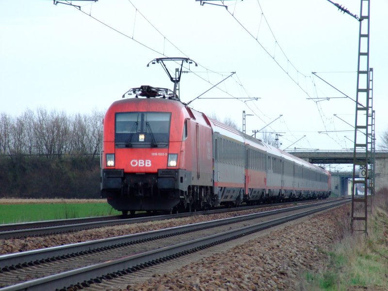 EC 24 gezogen von 1116 022 am 18.03.2007 kurz nach Plattling.