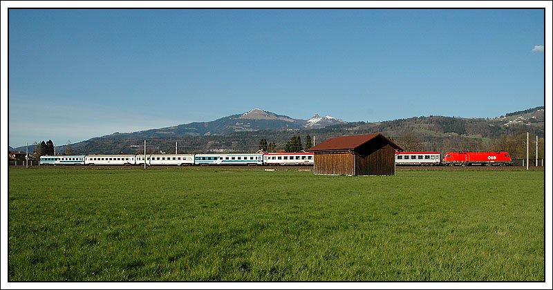 EC 315  Agram  von Salzburg nach Zagreb Glavni Kolod. am 6.4.2007 kurz nach der S-Bahnstation Kuchl aufgenommen. Am Originalfoto kann ich zwar 1116 noch erkennen, aber die weitere Nummer nicht mehr. 