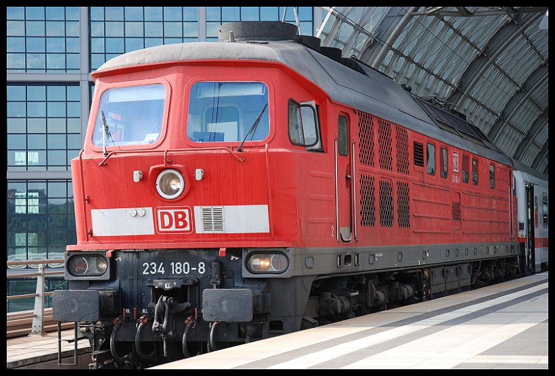 EC 45 Steht Zur Abfahrt Nach Warszawa-Wschodnia Im Bahnhof Berlin-Hbf 22.09.07