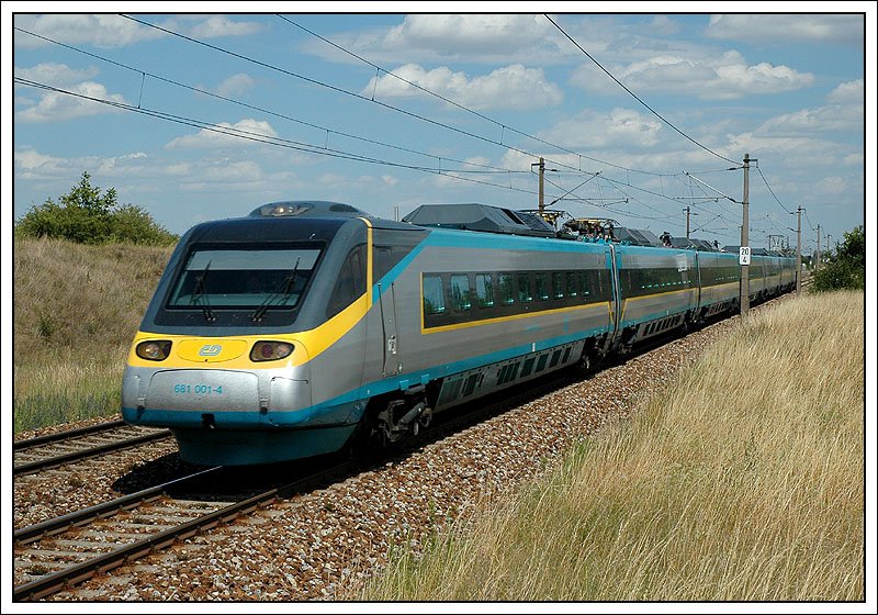 EC 75 „Smetana“ von Prag nach Wien, am 8.7.07 kurz nach der Station Helmahof an der Nordbahn.