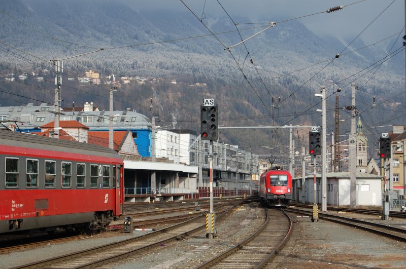 EC 85  michelangelo  von M�nchen nach Rimini f�hrt in Innsbruck Hbf ein. 9.2.2009 