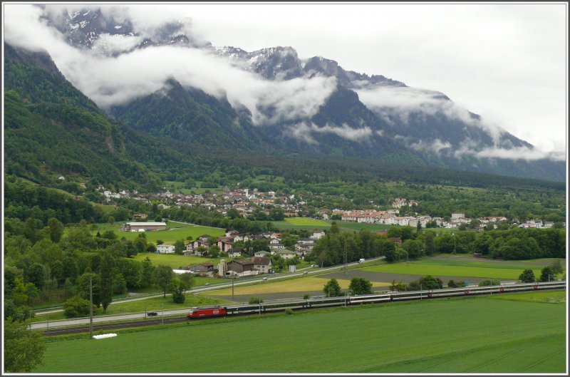 EC 96 Iris bei Trimmis, fotografiert vom Dach der KVA Trimmis. (18.05.2008)