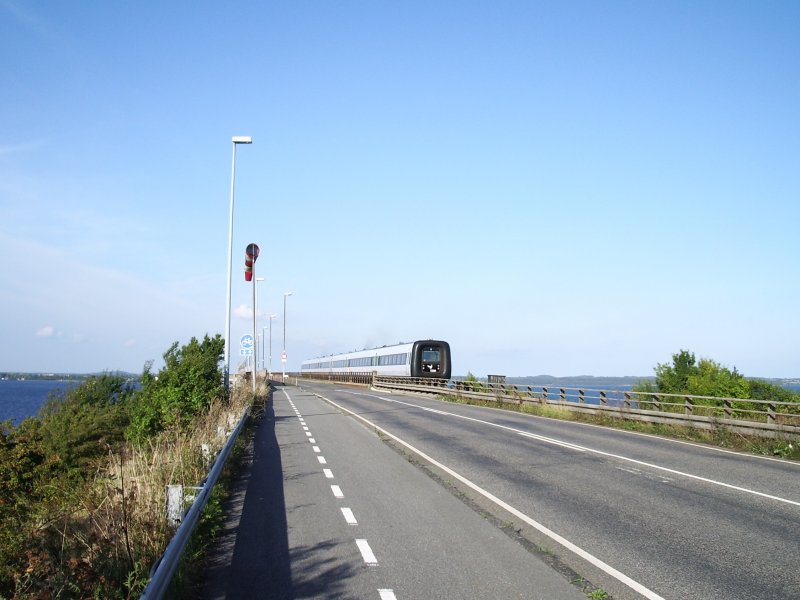 EC auf der Storstrmbrcke Richtung Kopenhagen