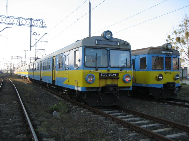 ED72-002 und EN57-727 am 04.02.2008 in Bydgoszcz.
