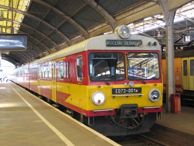 ED73-001 ist soeben im Hauptbahnhof Breslau (Wroclaw Glowny) angekommen aus Posen (Poznan) - 01.06.2005
