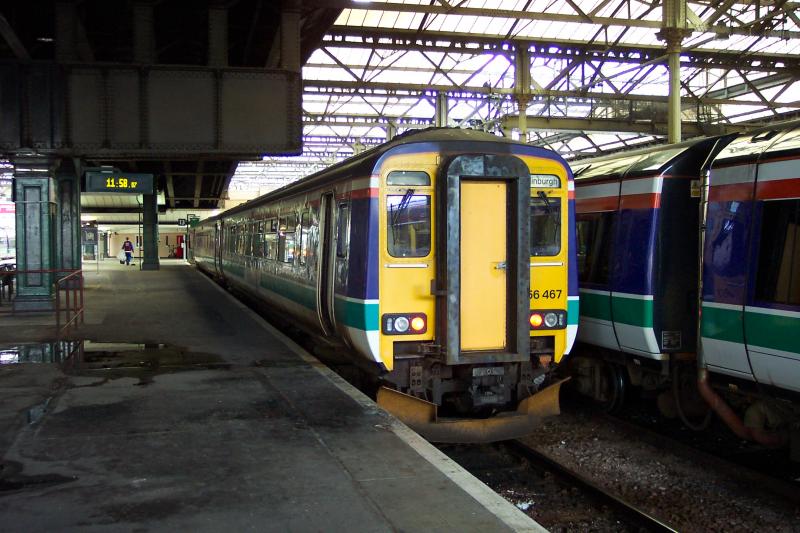 Edinburgh, Weaverly Station - Class 156 Zug, nach der Ankunft aus Stirling
