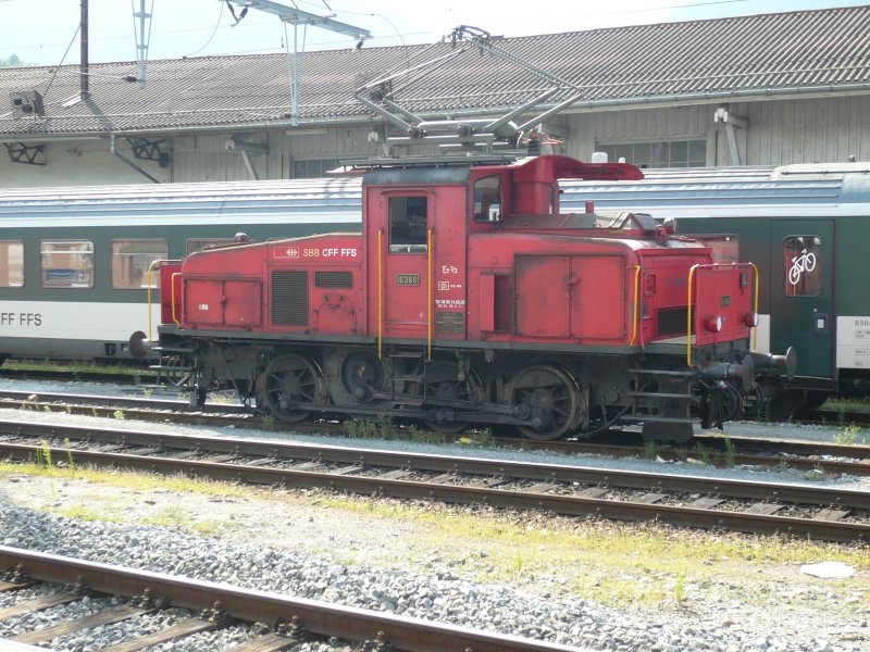 Ee 3/3 rangiert am 13.8.2007 in Brig