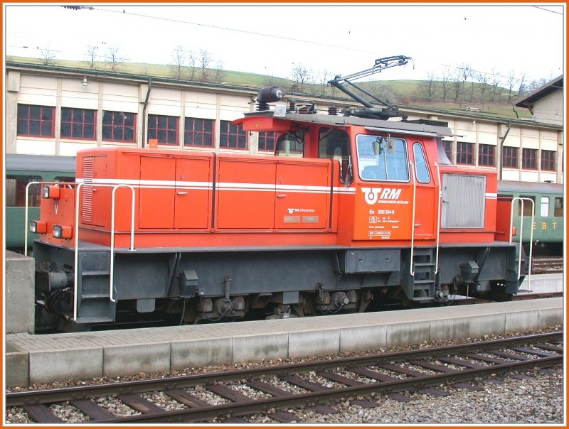 Ee 936 134-6 der BLS/RM in Huttwil. (05.12.2006)