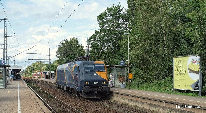 EG 3109 rollt am 30.07.09 als Tfzf durch Elmshorn nach Maschen, um dort eine neue Leistung nach Skandinavien zu bernehmen.