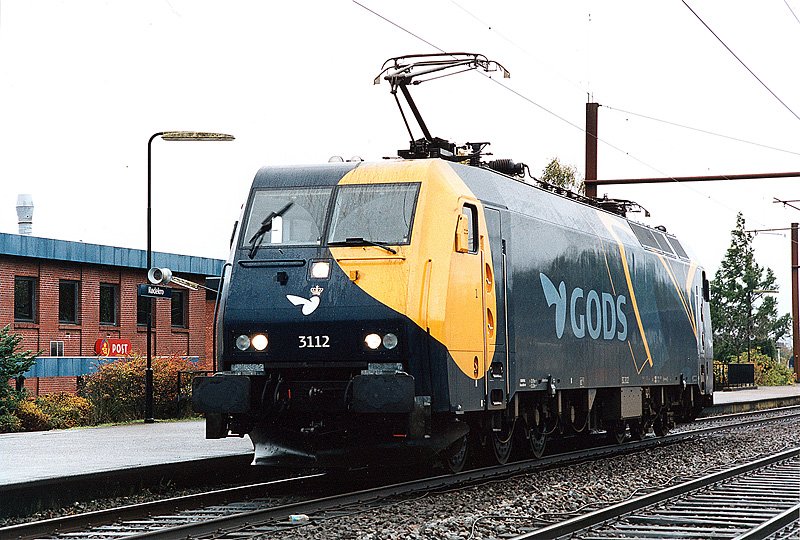 EG 3112 durchfhrt den Bhf von Rdekro. 10-2001