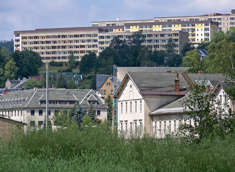 EG des Bhf. Klingenthal, im Hintergrund das Wohngebiet  An der Huth .