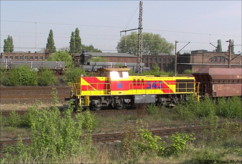 EH543 (G1206/Bauj.2002) der Eisenbahn und Hfen Duisburg passiert das BW Gelsenkirchen-Bismarck. 25.04.2007