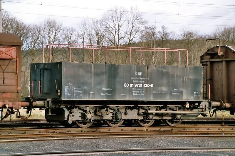 ehem. Unkrautvertilgungszug-Behlterwagen der BB agestellt im Bf. Timelkam (O) am 24.12.2004
