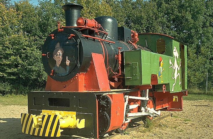 ehemal. Werkslok des  Staudinger  - Kraftwerks auf einem Spielplatz in Grokrotzenburg bei Hanau (1978)