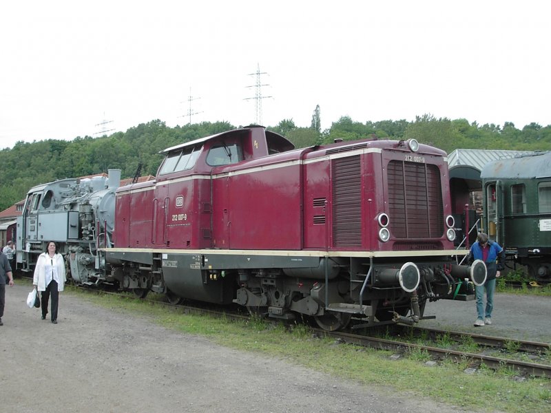 Ehemalige 212 007 der Deutschen Bundesbahn im Eisenbahnmuseum Bochum-Dahlhausen am 24.05.2003.
