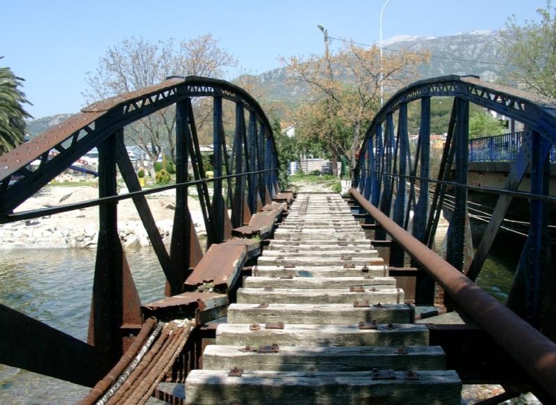 Ehemalige Eisenbahnbrcke in Montenegro