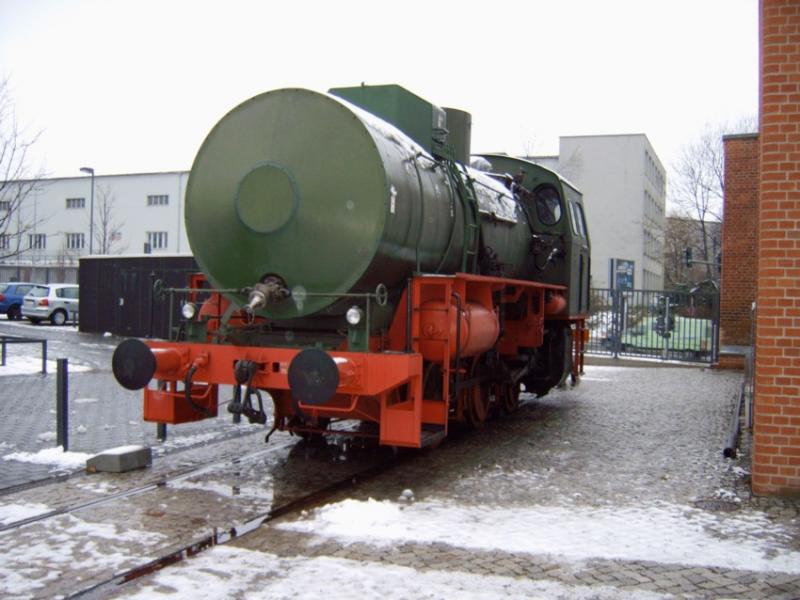 Ehemalige Lok 3 (Cfl Meiningen 1988/03198) der Papierfabrik Dreiwerden. Aufgenommen am Industriemuseum Chemnitz. 20.11.05
