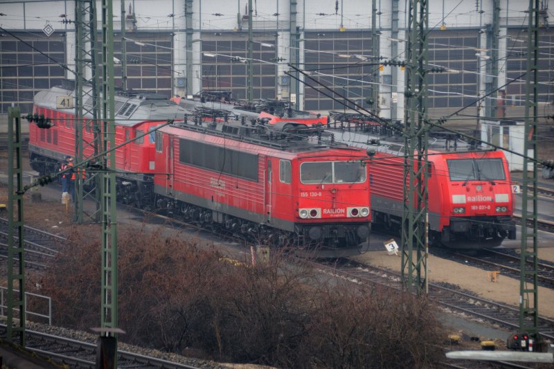 Ehemalige Ostbaureihen eintrchtig neben Neubauloks aus den alten Bundeslndern: BR 155, BR 234, BR 189 und leicht verdeckt eine BR 185 vor der Lokhale des Mannheimer Rbf. (Feb. 2009).